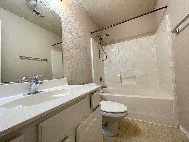 Building Photo - 3 Bedroom 2 Bath Single Story in NWISD