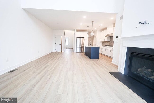 Building Photo - 4 Cherry Ln