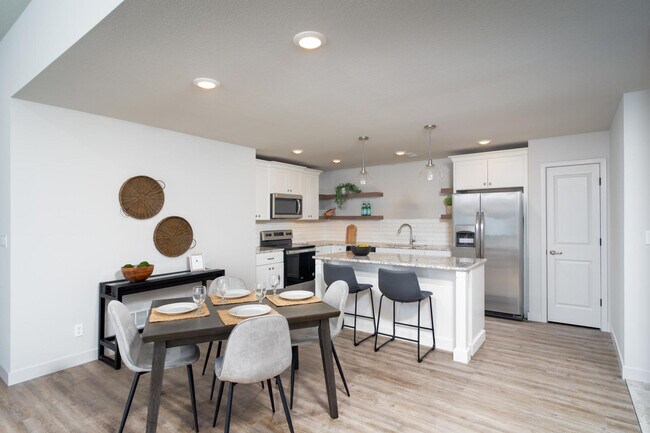 Kitchen - 4019 Frontgate Dr