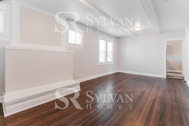 Building Photo - Immerse yourself in the charm of Baltimore...