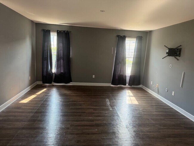 Foto del edificio - Beautiful 5 Bedroom, 3.5 Bathroom Home for Rent