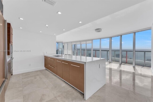 Building Photo - 465 Brickell Ave