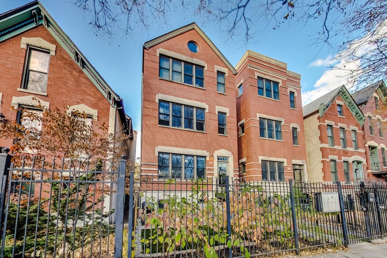 Primary Photo - 2136 W Schiller St