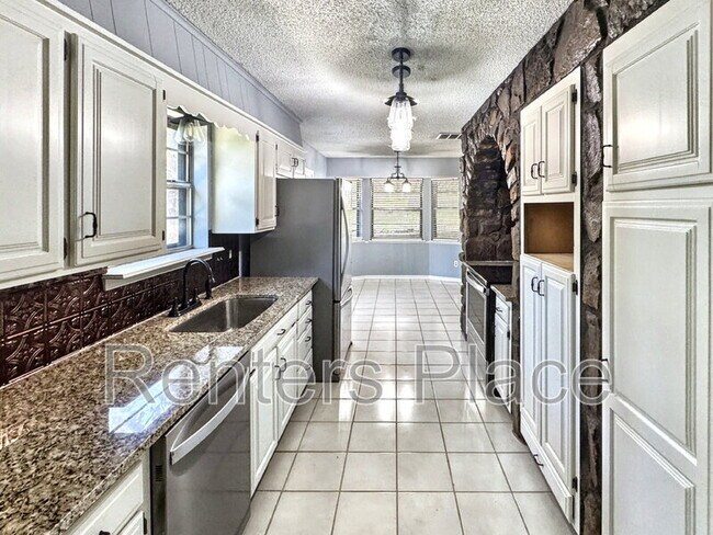 Foto del edificio - 705 Greenview Cir