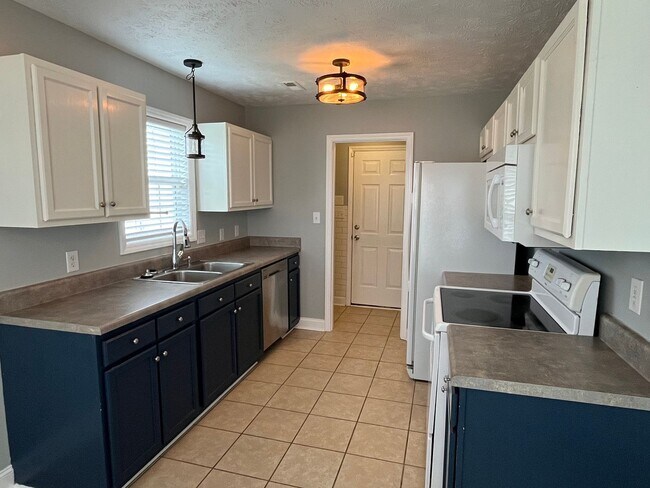 Foto del edificio - Charming 3 Bed, 2 Bath Plus Bonus Room in ...