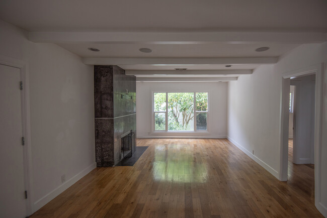 Building Photo - 903 N Beverly Glen Blvd
