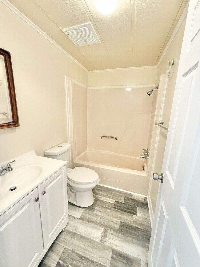 Foto del edificio - **3bed House - Skip The Apartment Chaos - Minutes from the Dam Neck Base, Naval Station Oceana & ...