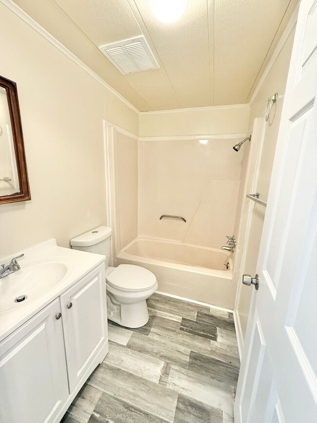 Building Photo - **3bed House-RENT READY- Minutes from the Dam Neck Base, Naval Station Oceana & Ocean Front**