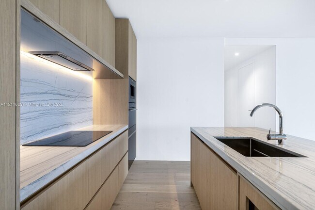 Building Photo - 8701 Collins Ave