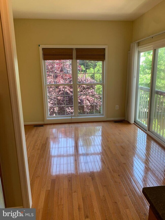 Building Photo - 8872 Montjoy Pl