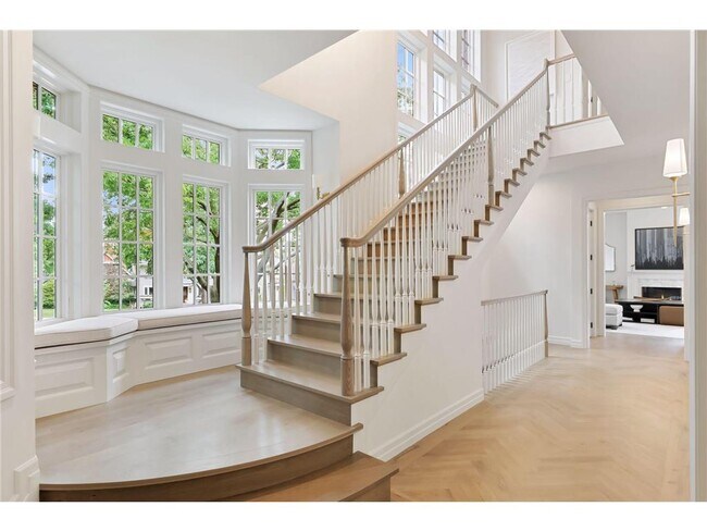 Building Photo - 1301 Mount Curve Ave