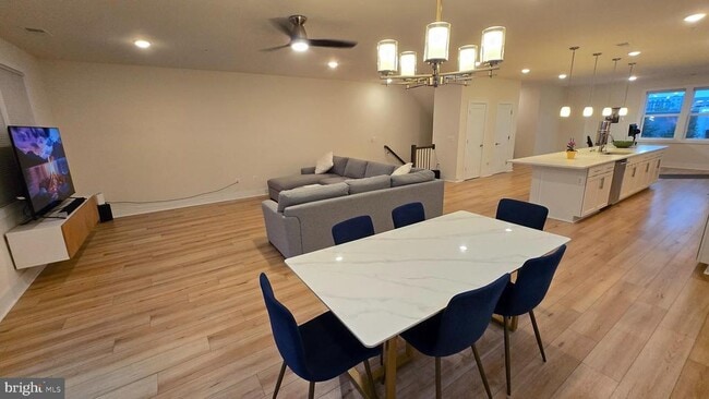Building Photo - 44768 Tiverton Sq
