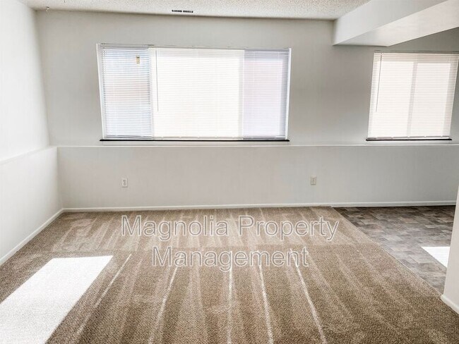 Foto del edificio - 5545 Bowden Loop