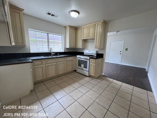 Foto del edificio - Rialto 2 bedroom Home