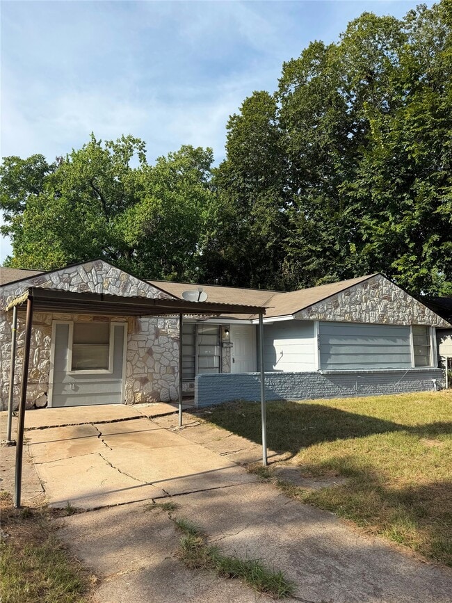 Building Photo - 5615 Simsdale St