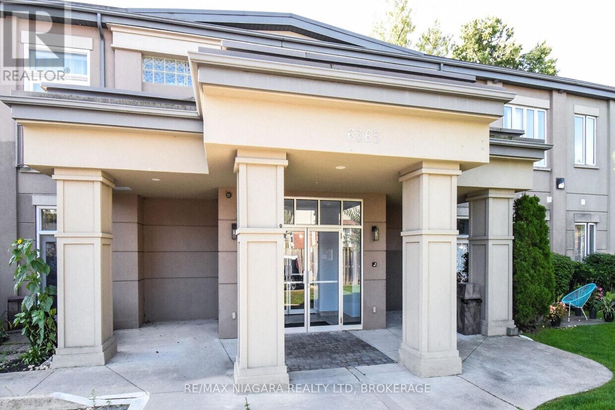 Photo principale - 6365-6365 Drummond Rd