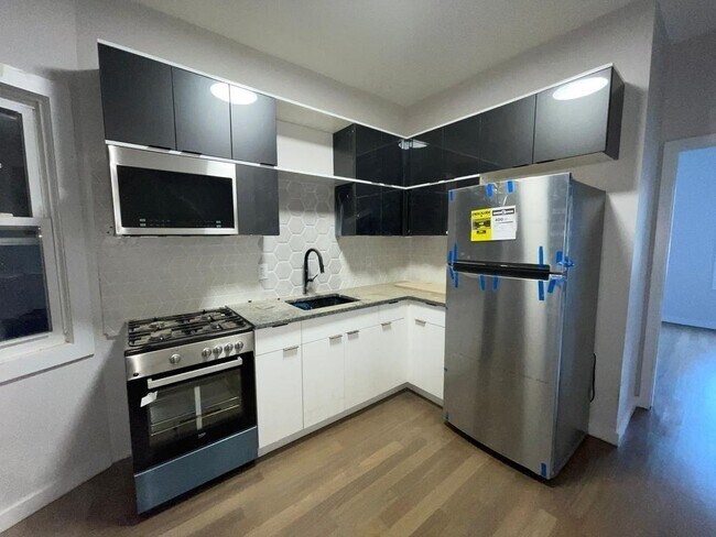 Building Photo - 107 Magazine St