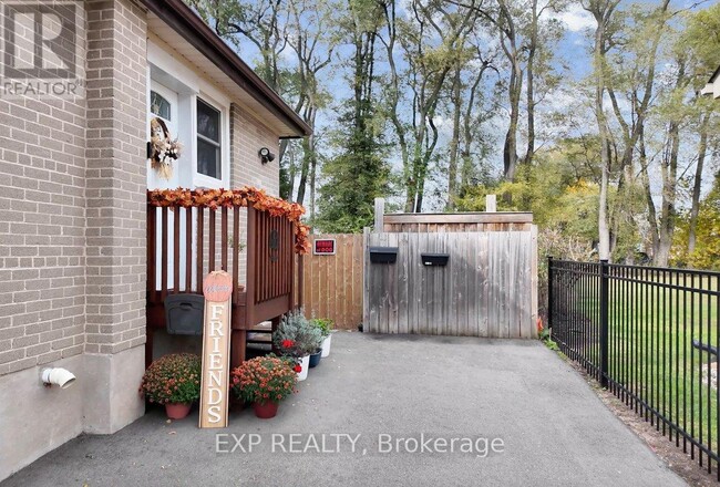 Building Photo - 667 Wickens Ave
