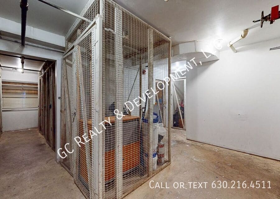 Building Photo - 735 Hill Dr