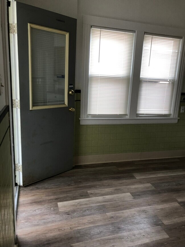 Building Photo - 362 Magee Ave