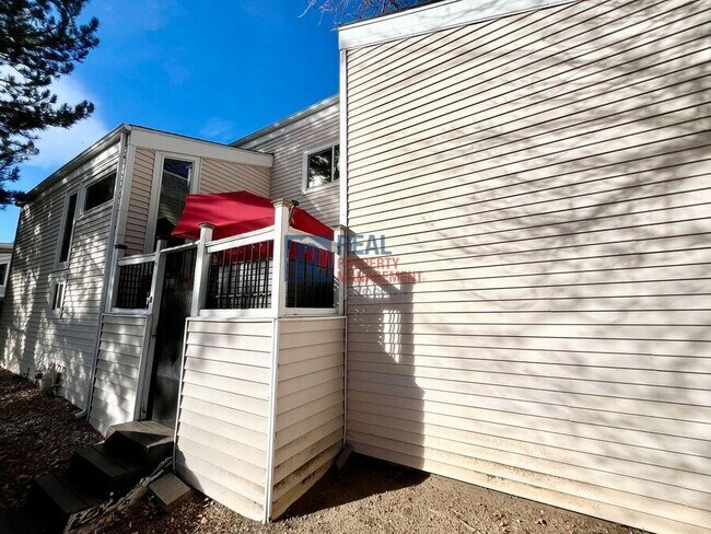 Foto del edificio - 1529 S Sable Blvd