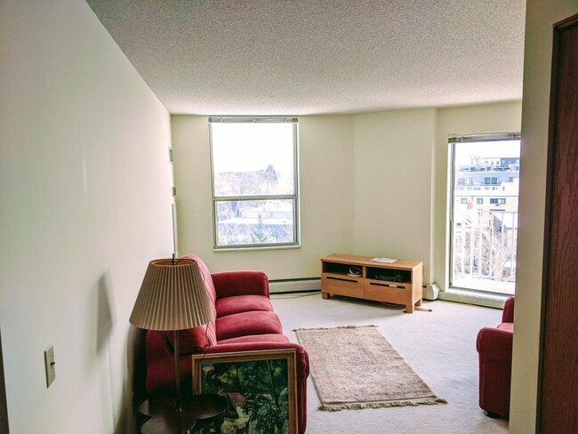 Spacious living room with balcony AND downtown view - 1425 W 28th St