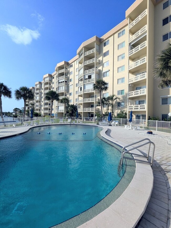 Building Photo - 3606 S Peninsula Dr