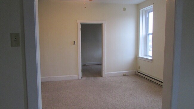 Building Photo - 6 E King St