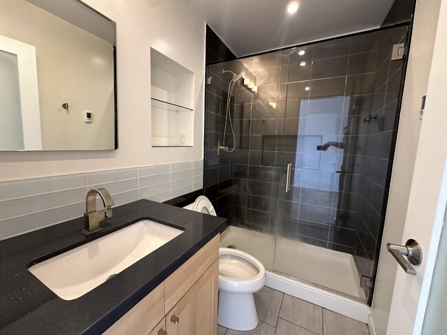 bathroom - 3 Embarcadero W