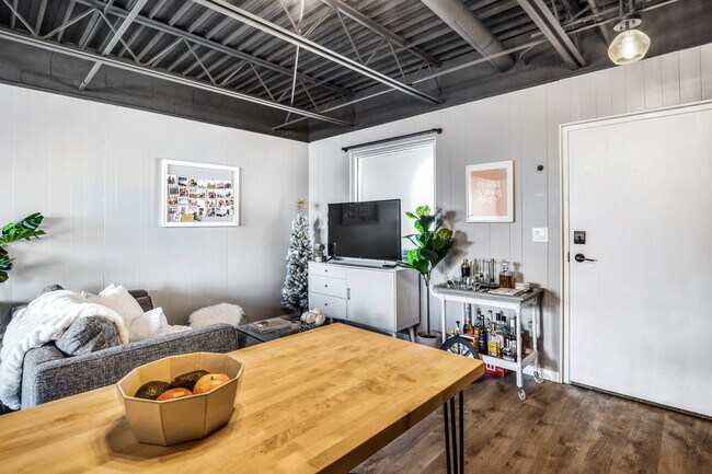 Foto del edificio - 2437 Atwood Ave