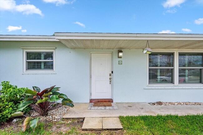 Building Photo - 16 Ridgewood Cir