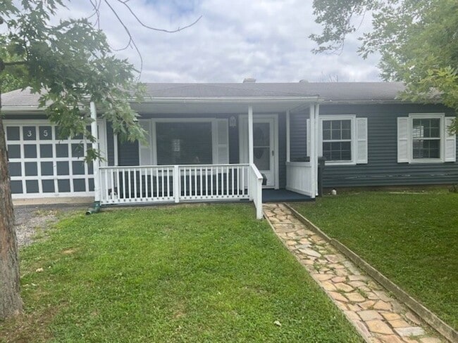 Building Photo - 3 Bedroom Ranch