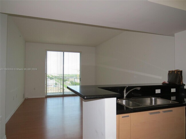 Foto del edificio - 140 S Dixie Hwy