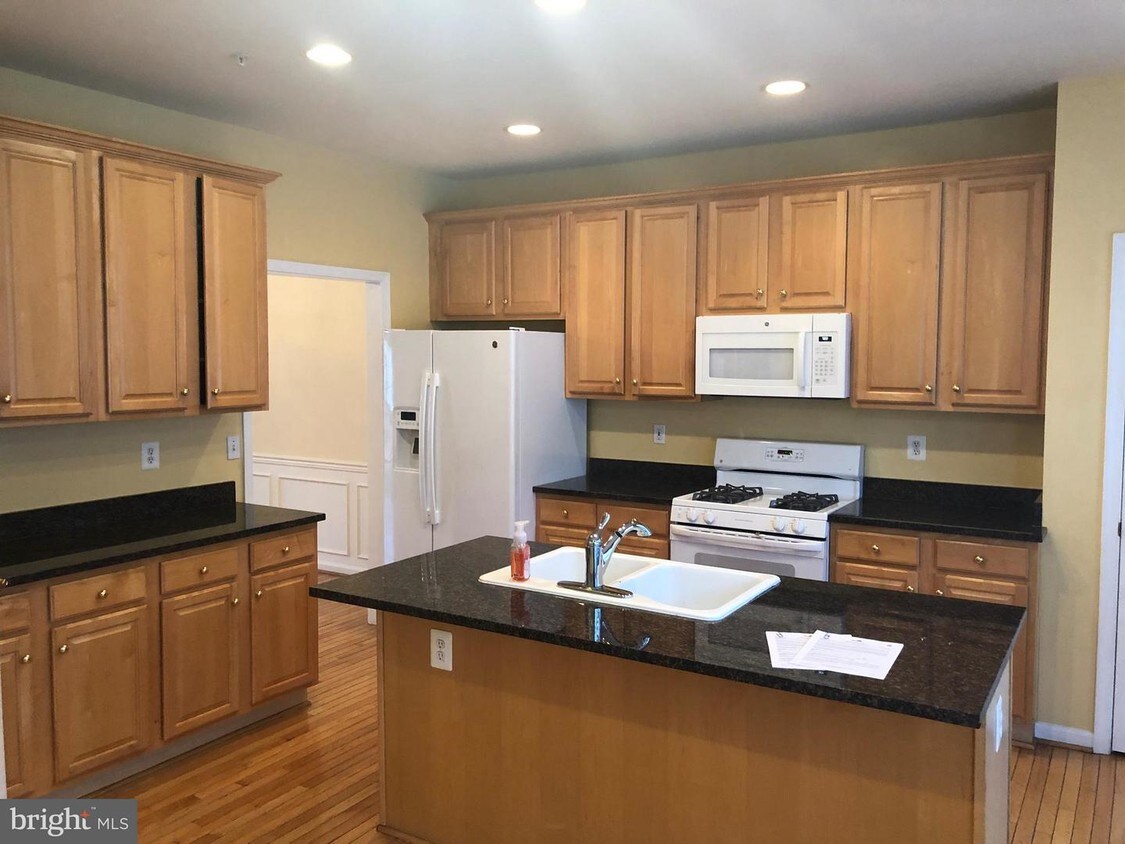 11910 Grey Hollow Ct, North Bethesda, MD 20852 Townhome Rentals in