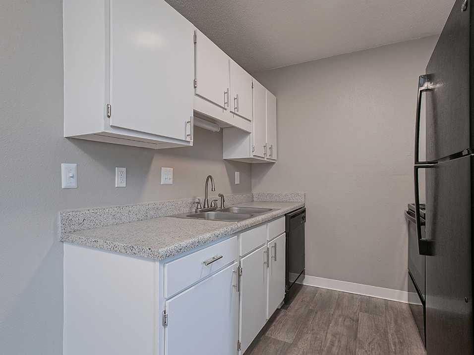 Fully-Equipped Kitchen with Dishwasher - MacArthurs Lake Apartments