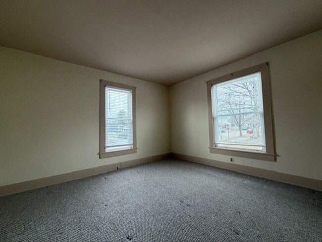 Building Photo - 22 1/2-22 1/2 Willis Ave