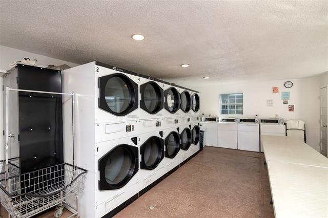 Foto del edificio - 7030 Glenview Dr