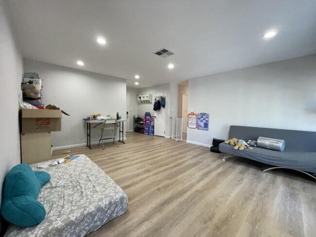 Foto del edificio - 1821 Andrews Ave