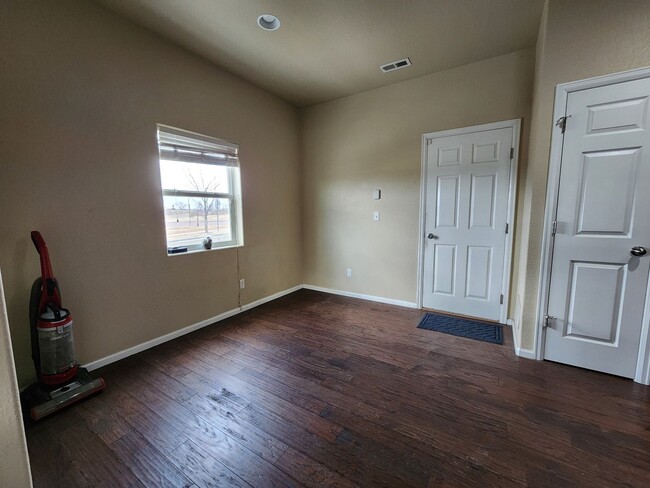 Building Photo - 3 Bed 3 bath house in Spring Creek Traditi...