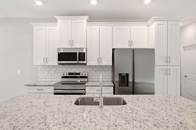 Foto del edificio - Brand New 4-Bedroom Gem with 2 Full Baths A Magical Space For Your Family!