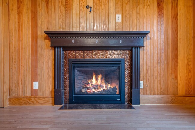 Building Photo - Charmingly restored Westmoreland home by O...