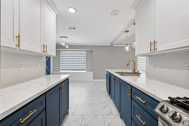 Building Photo - 19451 Spanish Needle Dr