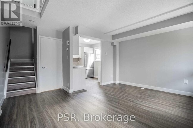 Building Photo - 2 Blackthorn Ave