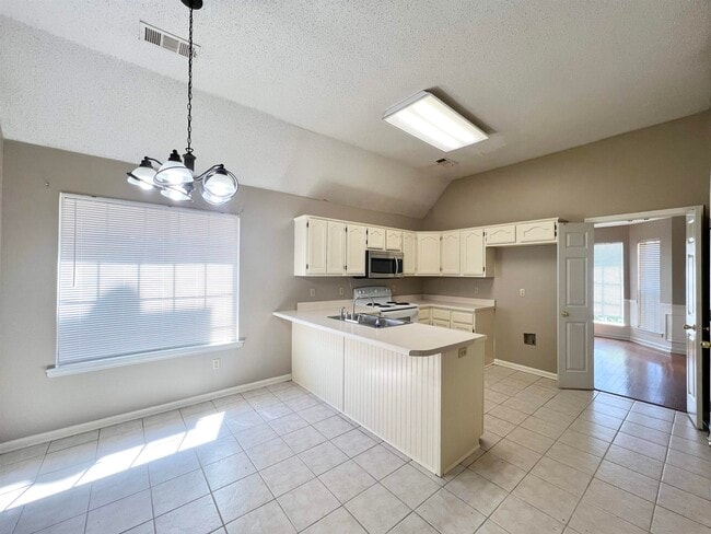 Building Photo - 9347 Garden Woods Dr