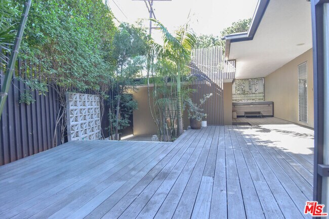 Foto del edificio - 8895 Appian Way