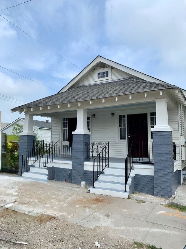 Primary Photo - 2709 N Roman St