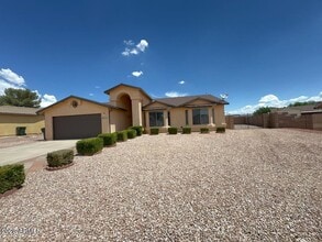 Building Photo - 4933 Los Reyes Dr