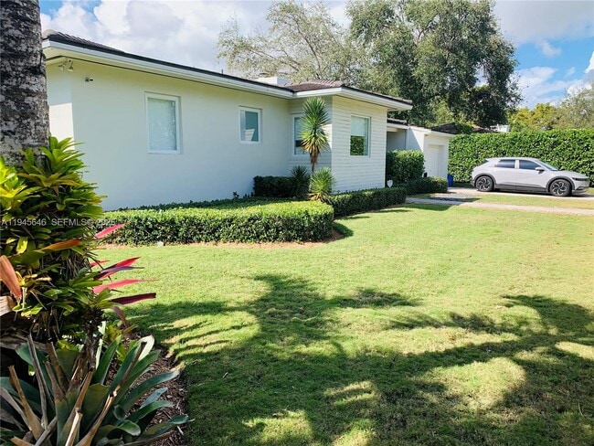 Building Photo - 1240 S Alhambra Cir