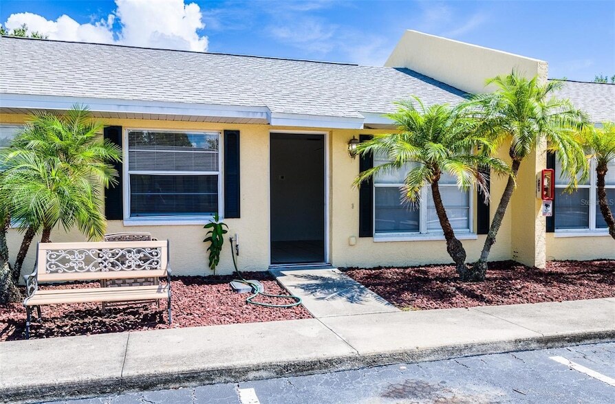 Foto principal - 23385 Farnam St