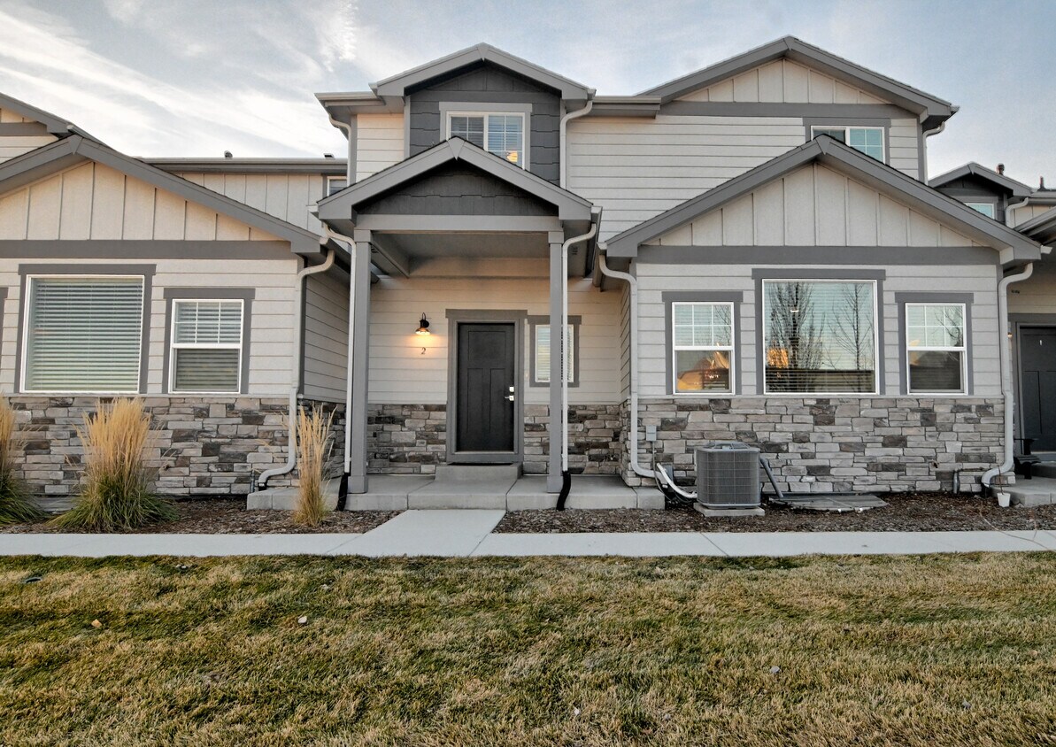 290 E Chestnut St, Windsor, CO 80550 Townhome Rentals in Windsor CO
